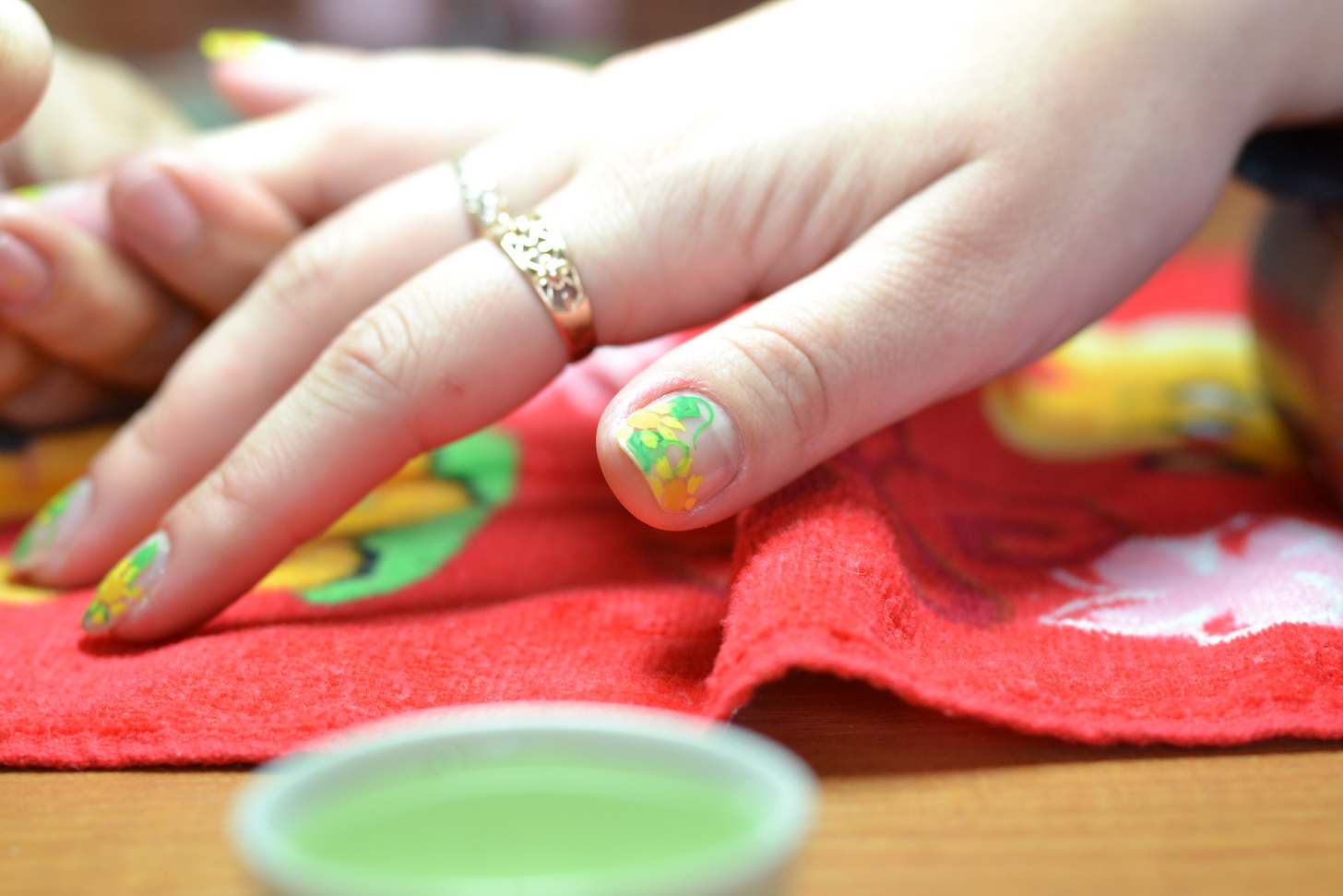 художественная роспись ногтей подсолнух