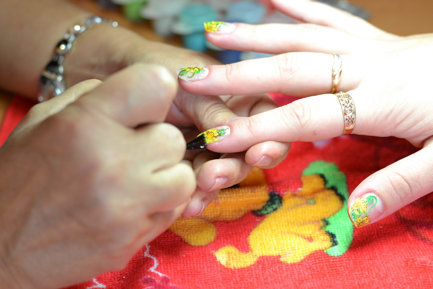 нанесение защитного лака