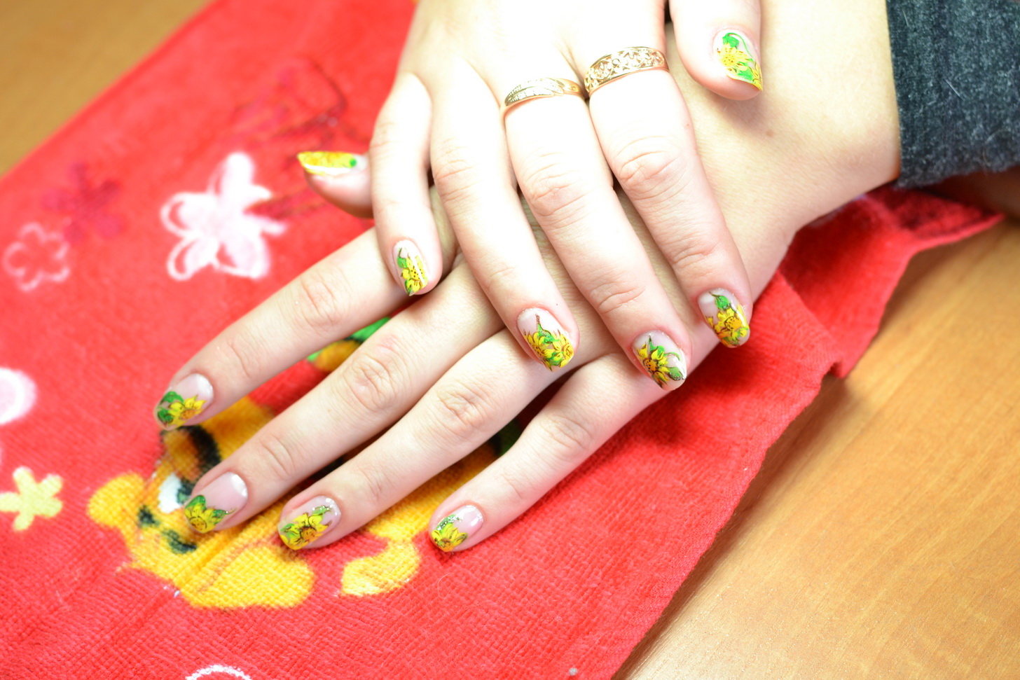 маникюр подсолнух