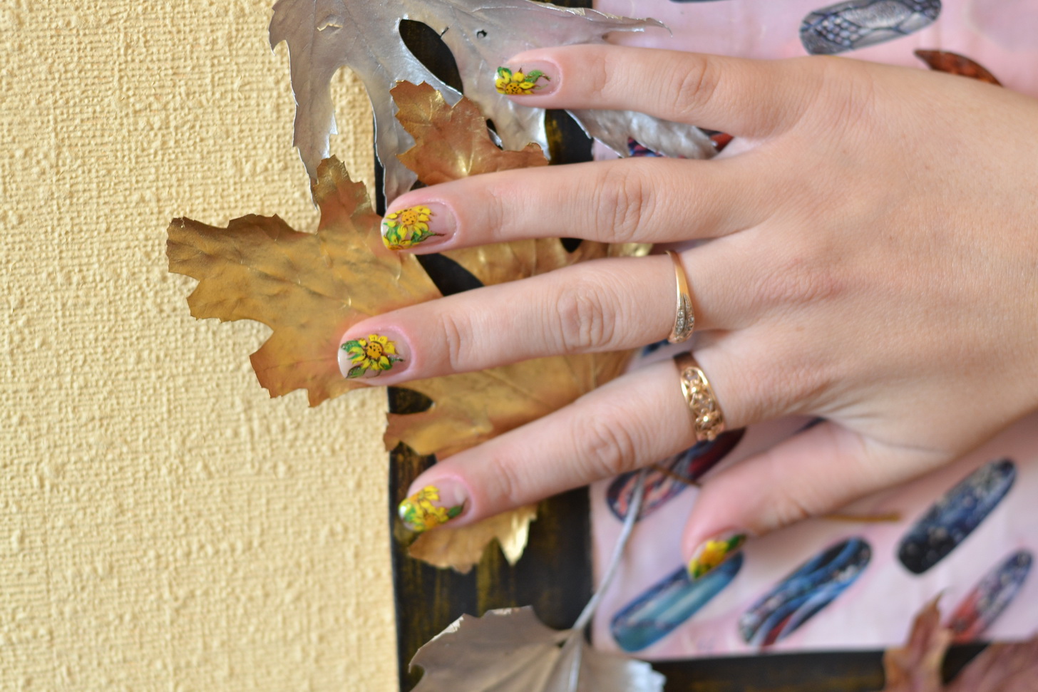 роспись ногтей подсолнух