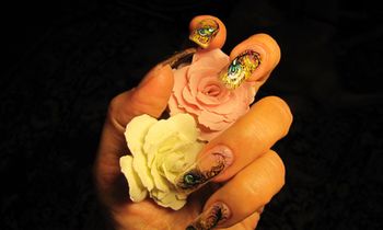 Маникюр с розами