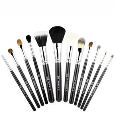 Кисточки для макияжа губ и лица