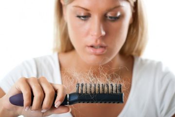 Почему выпадают волосы?