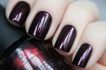 Темный маникюр